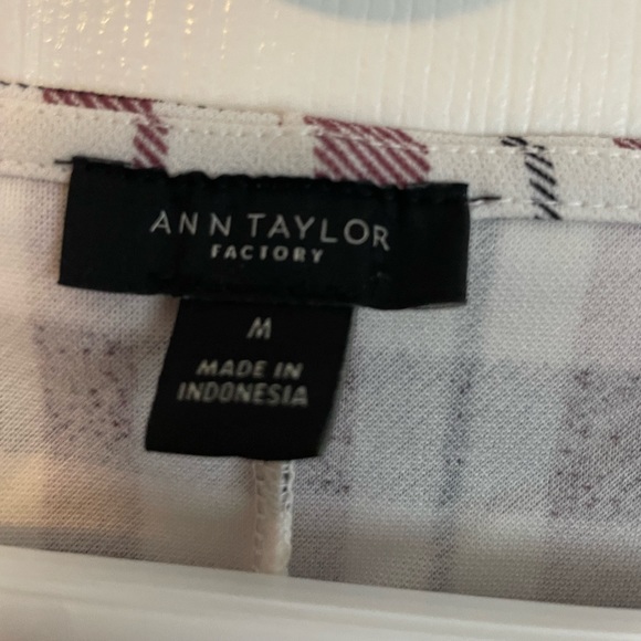 Ann Taylor Factory Maroon and Black Plaid Sleeveless Shirt Size Medium - Picture 3 of 6